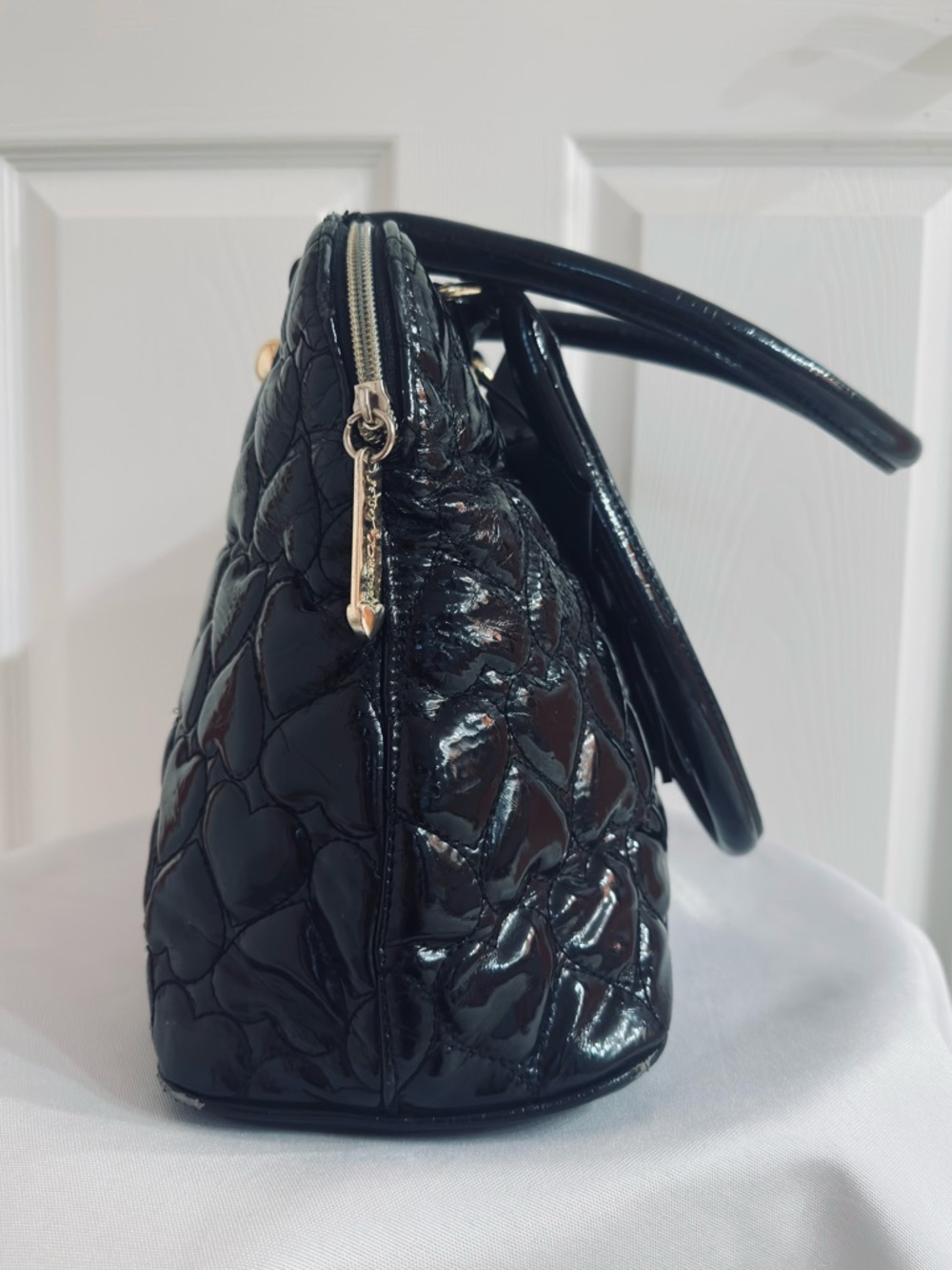 BETSEY JOHNSON ~ Large Black Quilted Hearts Handbag with Polka Dot Twilly - Picture 9 of 11